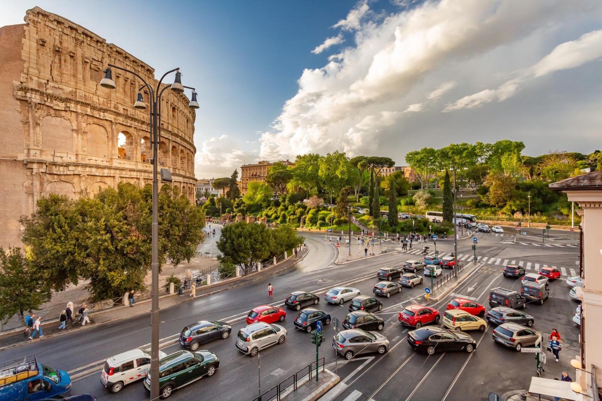 Iconic Apartment With Unique Colosseum View Roma Dış mekan fotoğraf