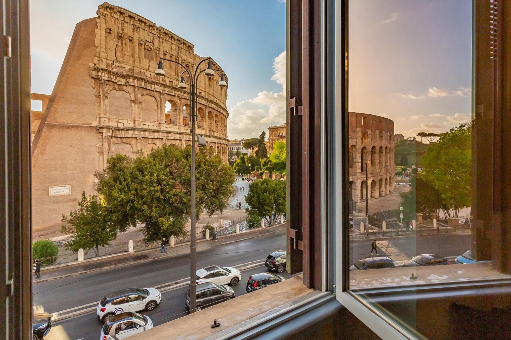 Iconic Apartment With Unique Colosseum View Roma Dış mekan fotoğraf